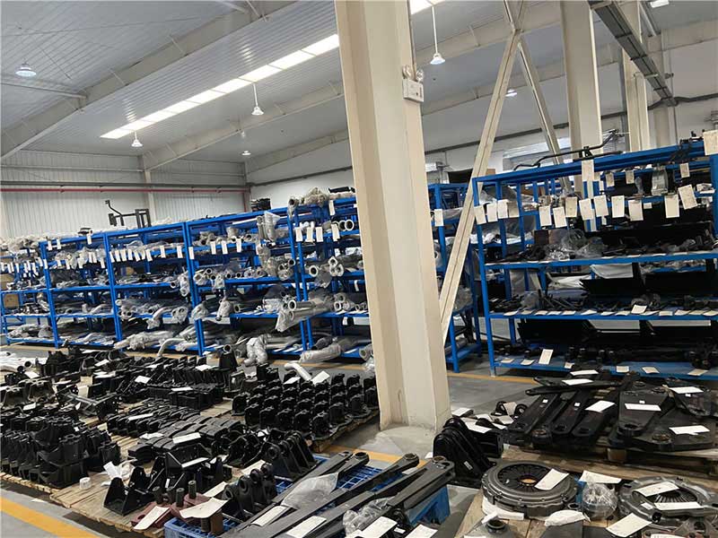 magazzino ricambi escavatore 1