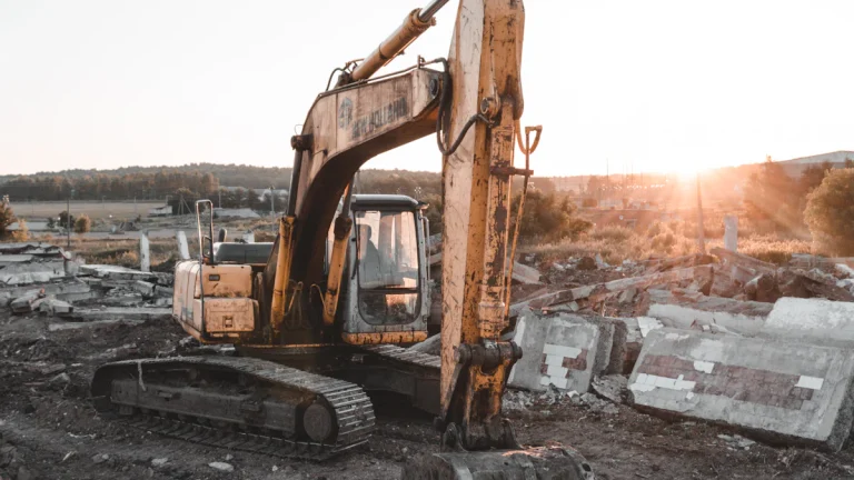 What Are Excavator Dismantlers and How Are They Used