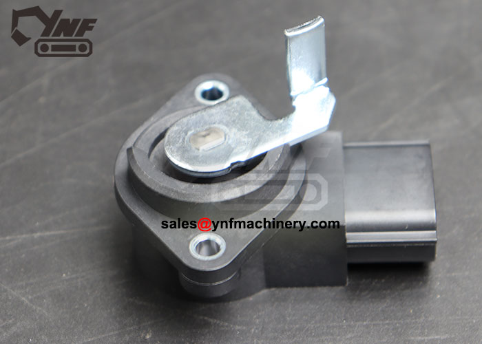 Kubota throttle sensor 12V controller close-up