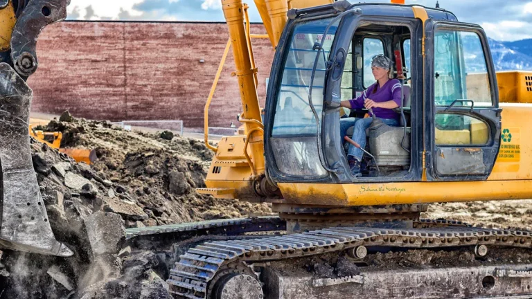 Step-by-Step Guide to Replacing an Excavator Monitor Display