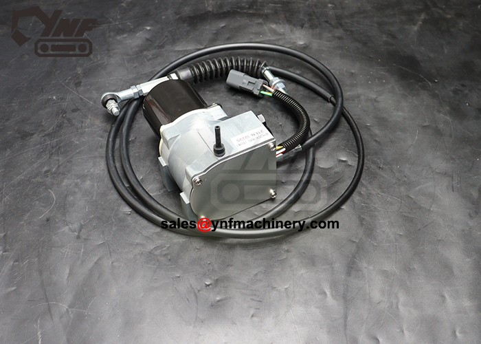 YNF01152 21EN-32220 throttle motor for Hyundai R215-7