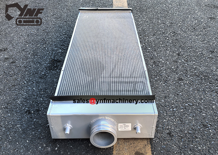 Industrial machinery water tank radiator