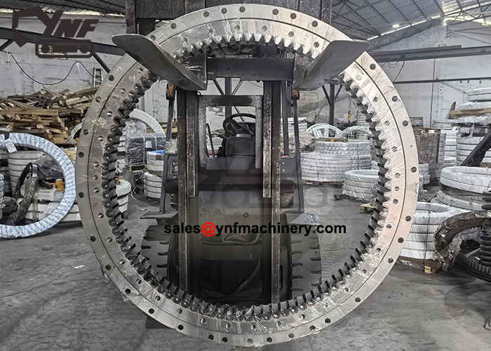 YNF17881 SK380-10 swing bearing