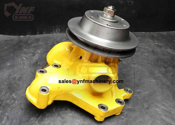 PC200-5 4D105 engine cooling pump