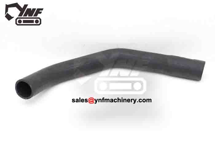 Wheel loader upper water hose