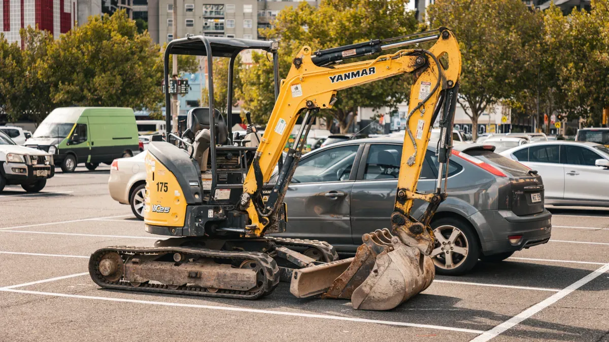 Choosing Yanmar Mini Excavator Spare Parts: OEM vs Aftermarket