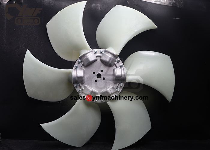Wheel loader cooling fan for engine heat dissipation