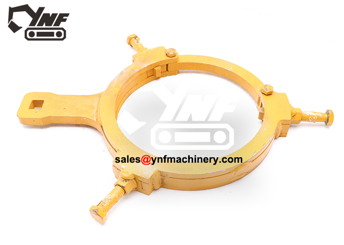 Three-jaw adjustable wrench for machinery repair