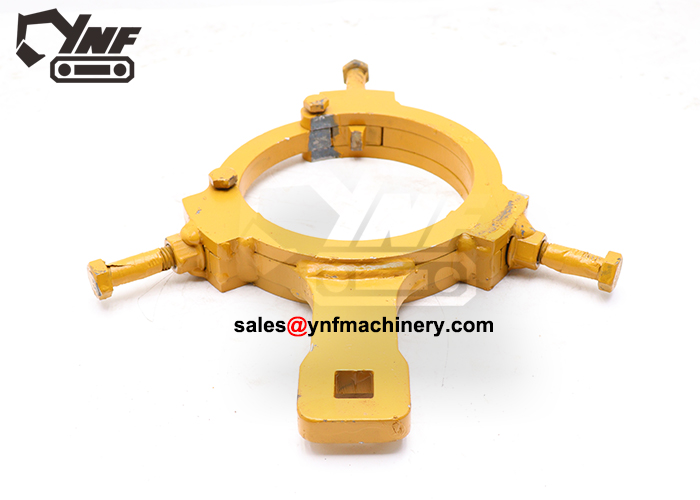 Three-jaw adjustable wrench for machinery repair