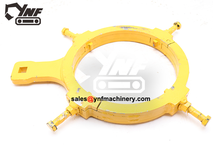 Four-jaw adjustable wrench for machinery repair